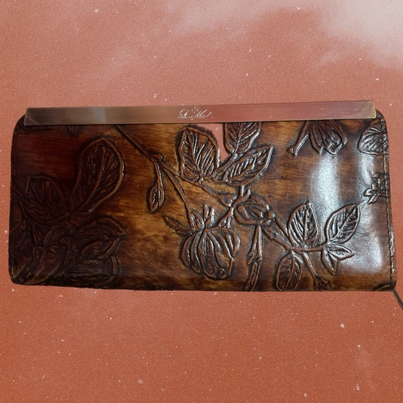 Patricia Nash  Elegant Poppy Shoulder Bag with Matching wallet - Picture 10 of 15